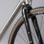 Vélo gravel Genesis Croix de Fer Titane – Image 12